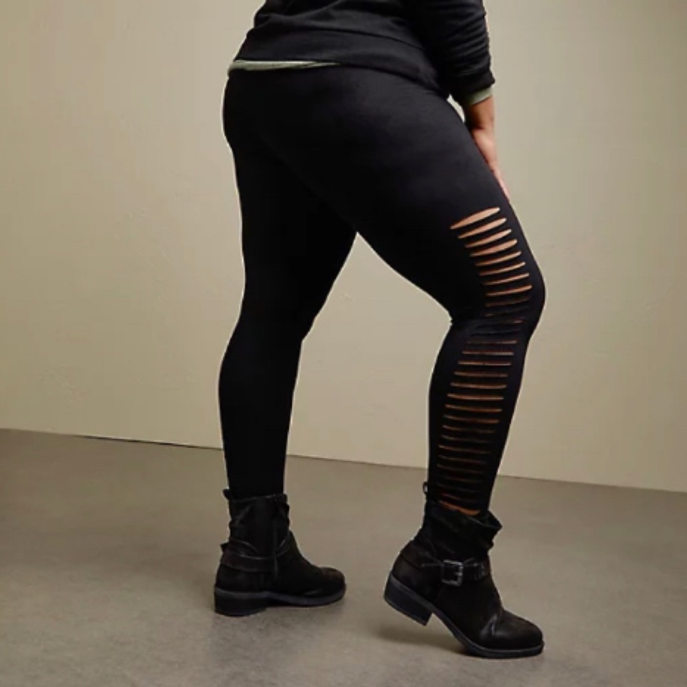 🆕Torrid Black Slashed Ladder Side Premium Legging